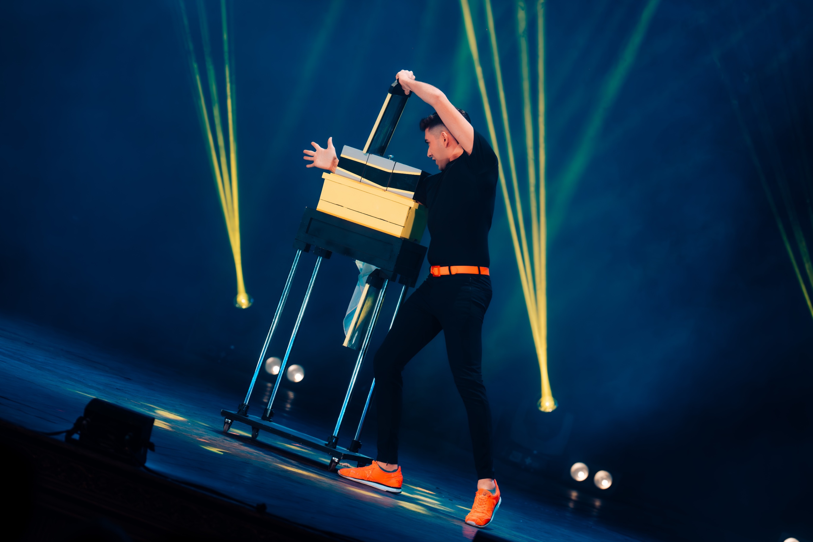 <p>glow&nbsp;al&nbsp;teatre&nbsp;condal</p>