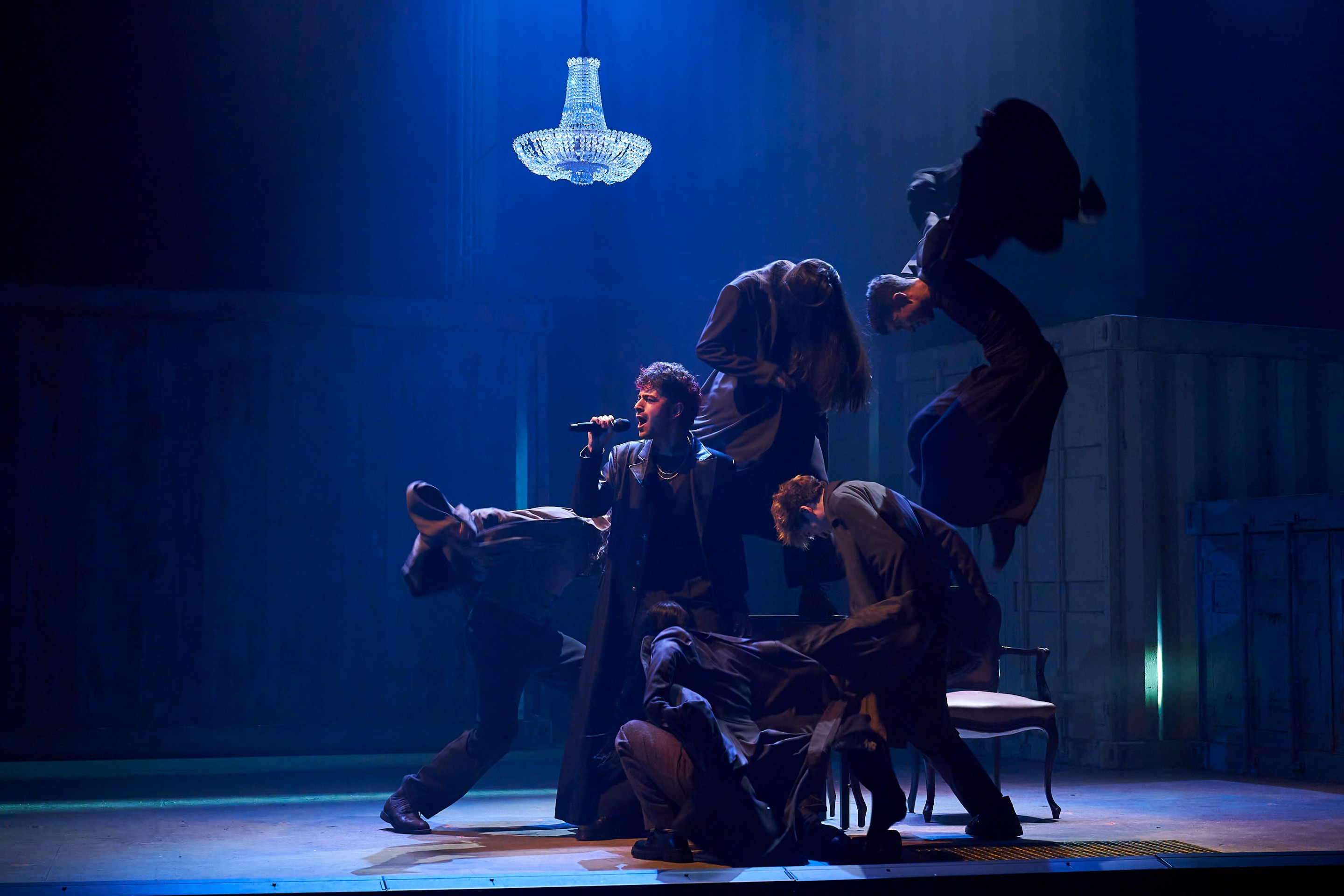 germans de sang al teatre condal