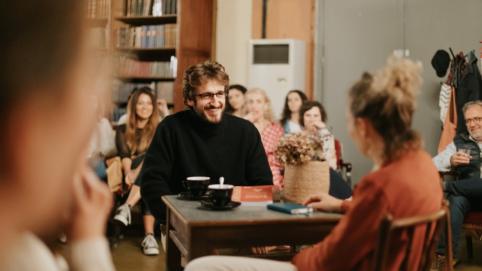 fem un cafe al teatre condal de barcelona
