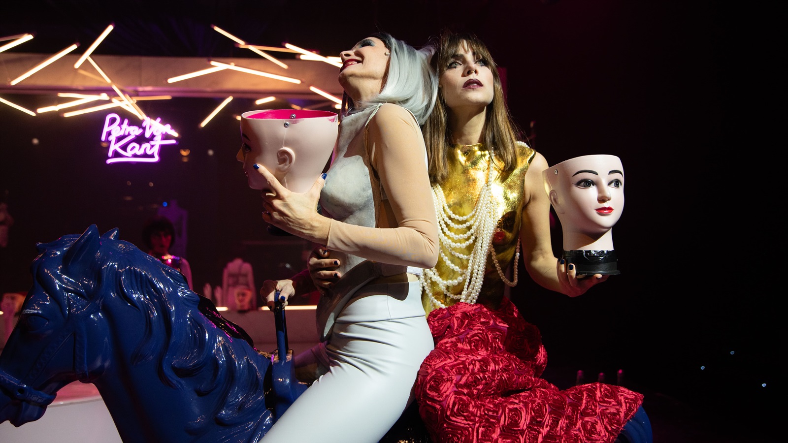 las amargas lagrimas de petra von kant al teatre romea de barcelona
